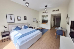 Renovated Studio with Metro Access